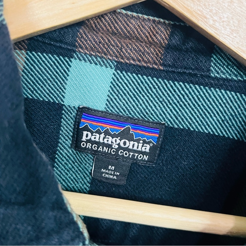 Patagonia Men'sPlaid Shirt Jacket in Brown and Green - Picture 2 of 9
